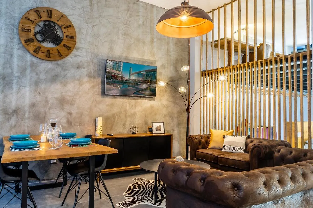 Apartment Capriccio - Luxury Loft Corso Sempione Jacuzzi Aparthotel-Wifi Milan Italy